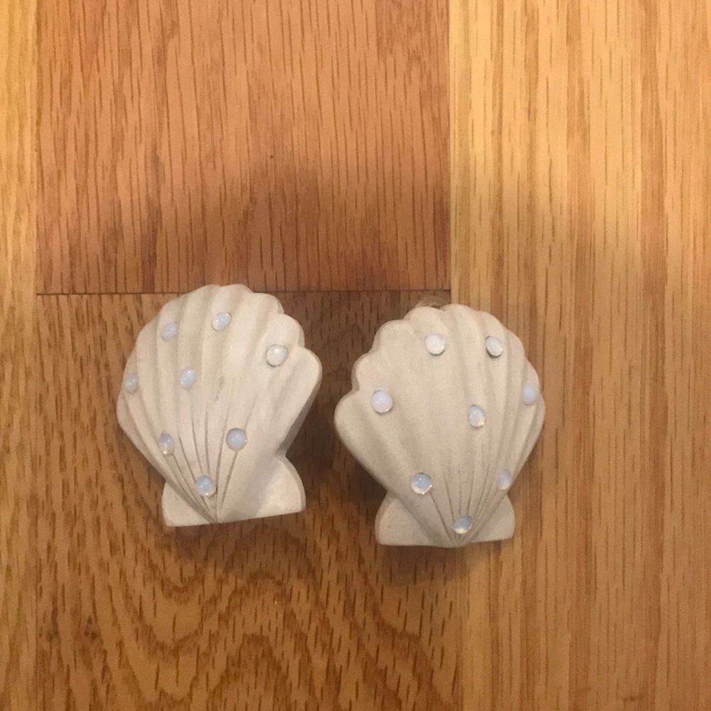 Rebecca De Ravenel Seashell Earrings